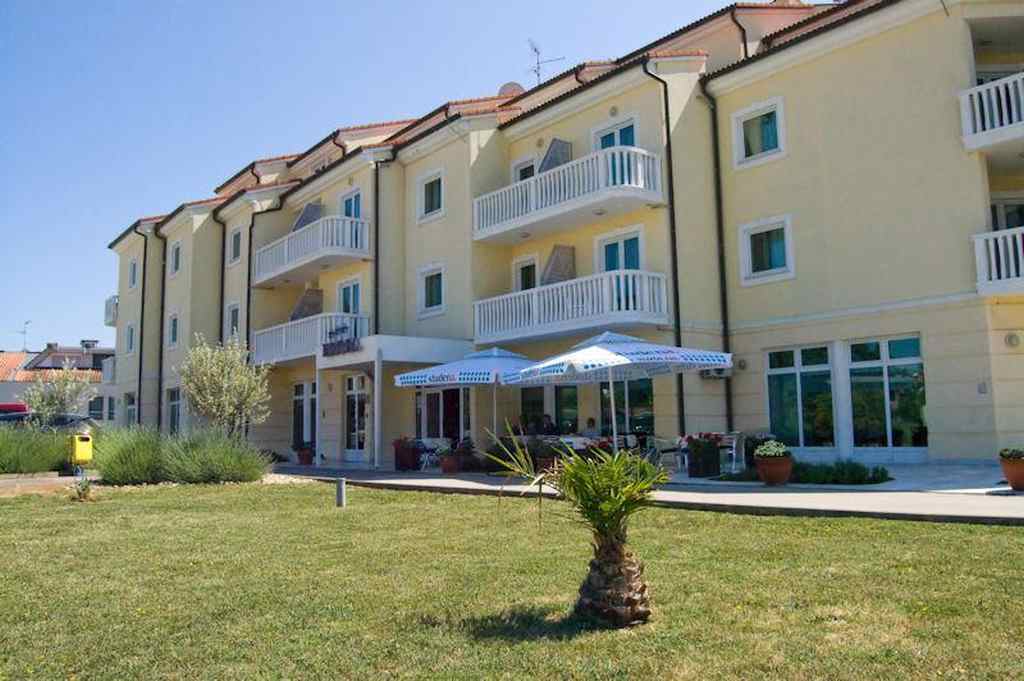 Hotel Arcus Residence Medulin Exterior photo